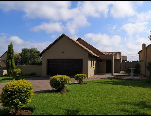 3 BEDROOM HOUSE FOR SALE IN KOSMOSDAL